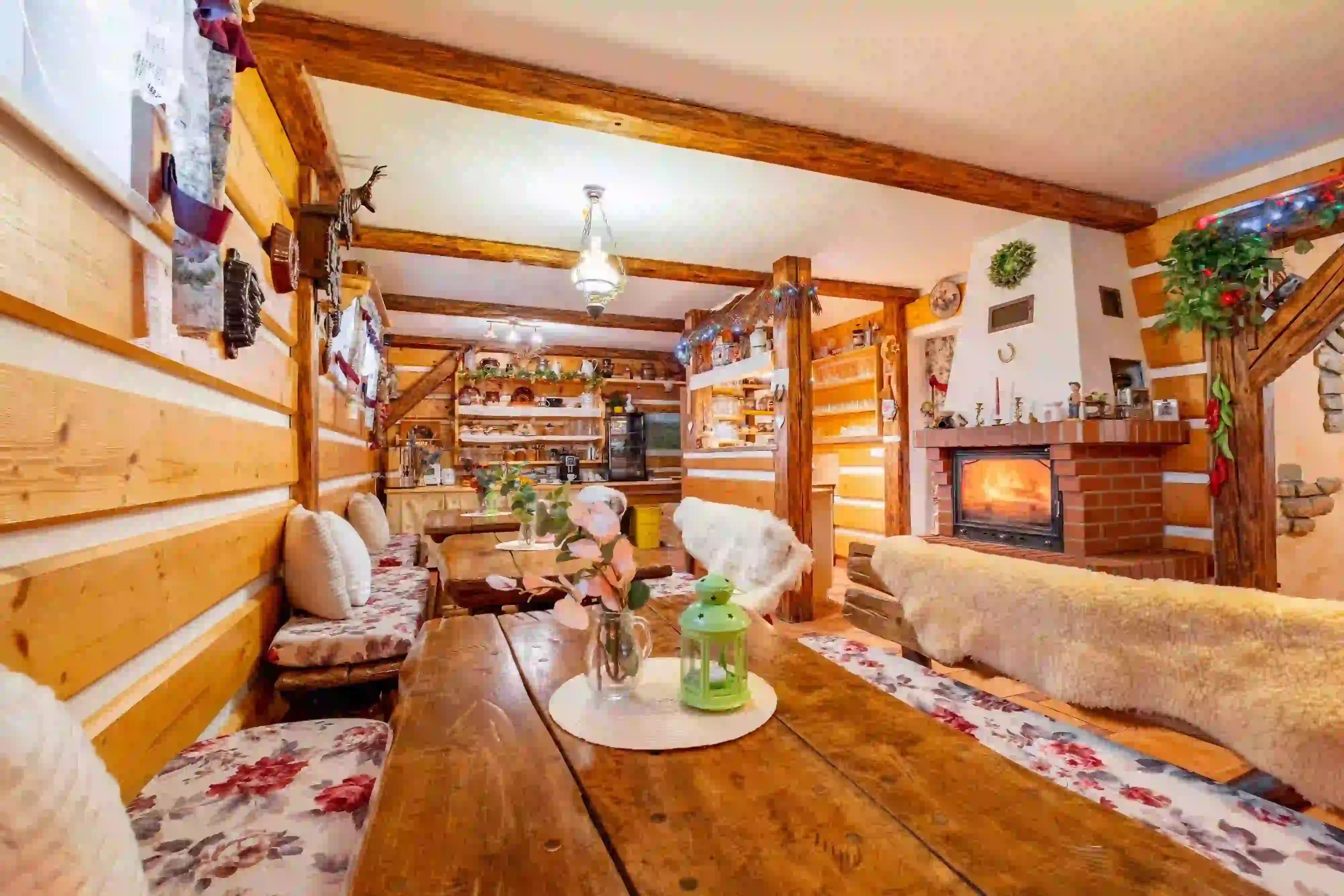 Wellness a relaxační prostor s vířivkou a horským výhledem